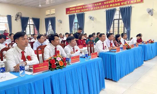 1306 TT Huyen va db THAM DU lE DON NHAN DANH HIEU NTM.jpg