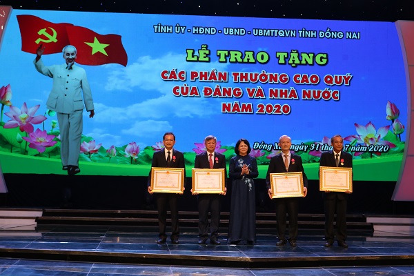 Lễ trao tặng các phần thưởng cấp Nhà nước đợt 1 năm 2020 - 1.JPG