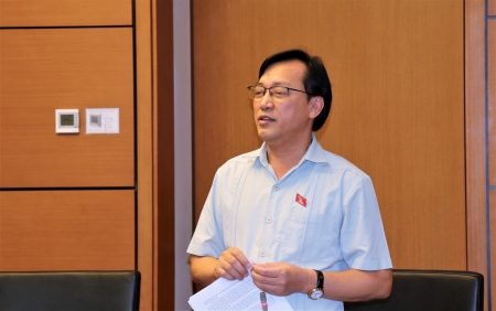 Quốc hội thảo luận tại hội trường về dự thảo Nghị quyết thí điểm mô hình tổ chức hoạt động lao động, hướng nghiệp, dạy nghề cho phạm nhân ngoài trại giam và thảo luận tại tổ về dự án Luật Sửa đổi, bổ sung một số điều của Luật Tần số vô tuyến điện,...