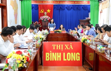 Ảnh ĐBQH GS tại thị xã Bình Long
