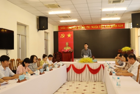 anh họp Ban VHXH