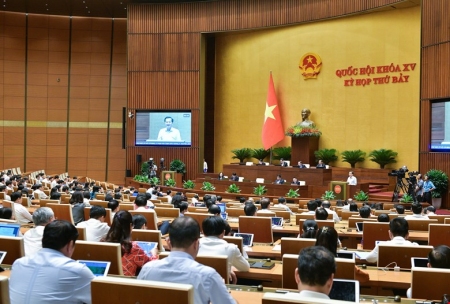 Phó Thủ tướng Chính phủ Lê Minh Khái phát biểu giải trình, làm rõ một số vấn đề đại biểu Quốc hội nêu tại phiên thảo luận