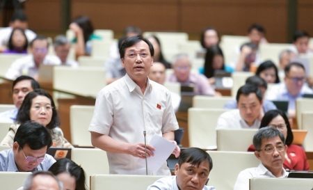 Đại biểu Quốc hội tỉnh Bình Phước Phan Viết Lượng chất vấn Tổng Kiểm toán Nhà nước Ngô Văn Tuấn