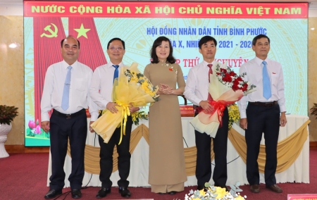 Tặng hoa họp HĐND