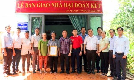 Thêm một gia đình chính sách có hoàn cảnh khó khăn ở Hớn Quản có nhà mới