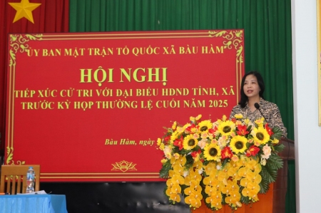 Cử tri xã Bàu Hàm phấn khởi trước những kết quả đạt được  của tỉnh Đồng Nai trong 9 tháng năm 2025