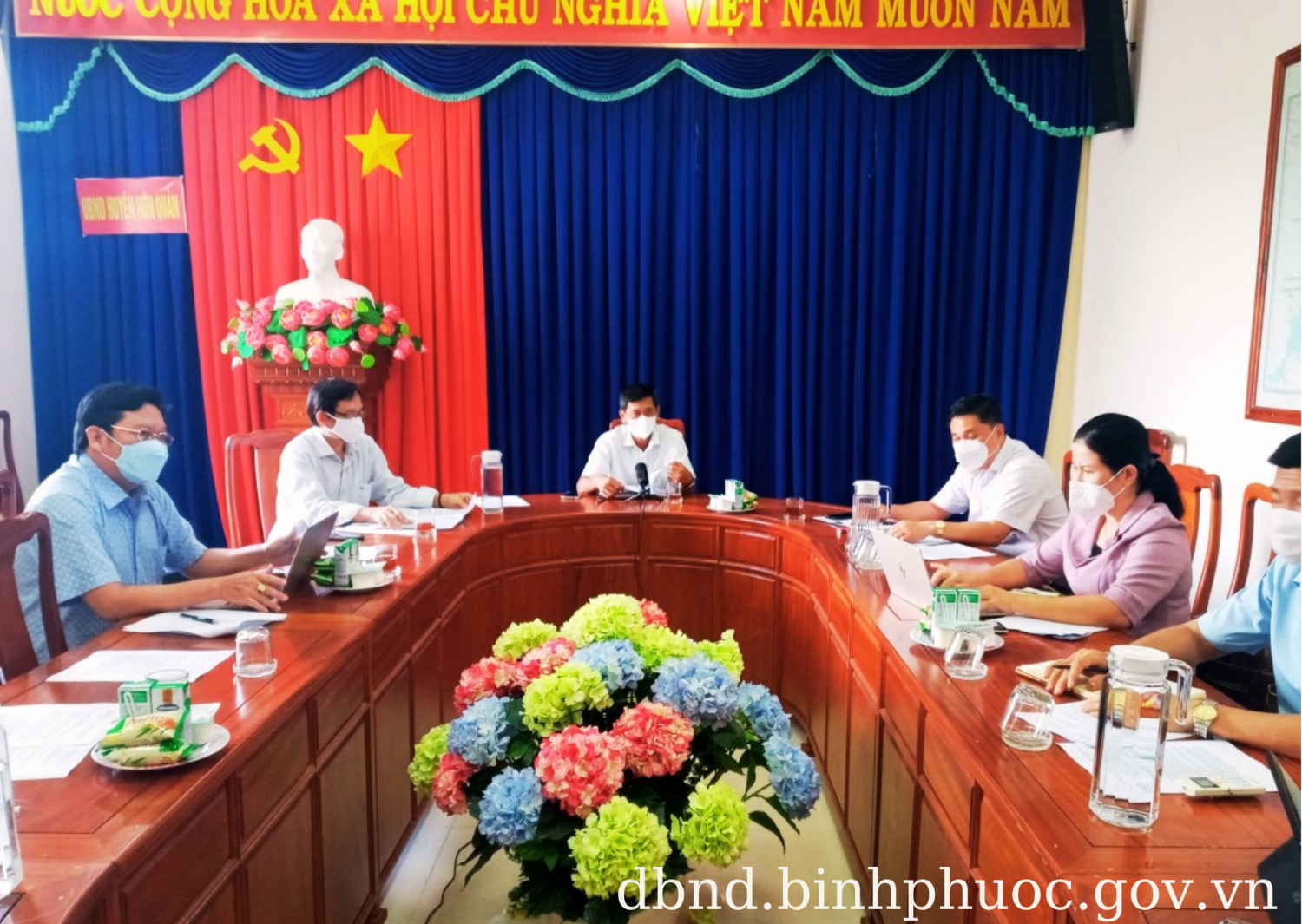 Đoàn giám sát làm việc tại UBND huyện Hớn Quản