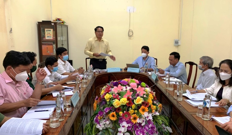 26 10 lam viec voi ban dan toc tinh