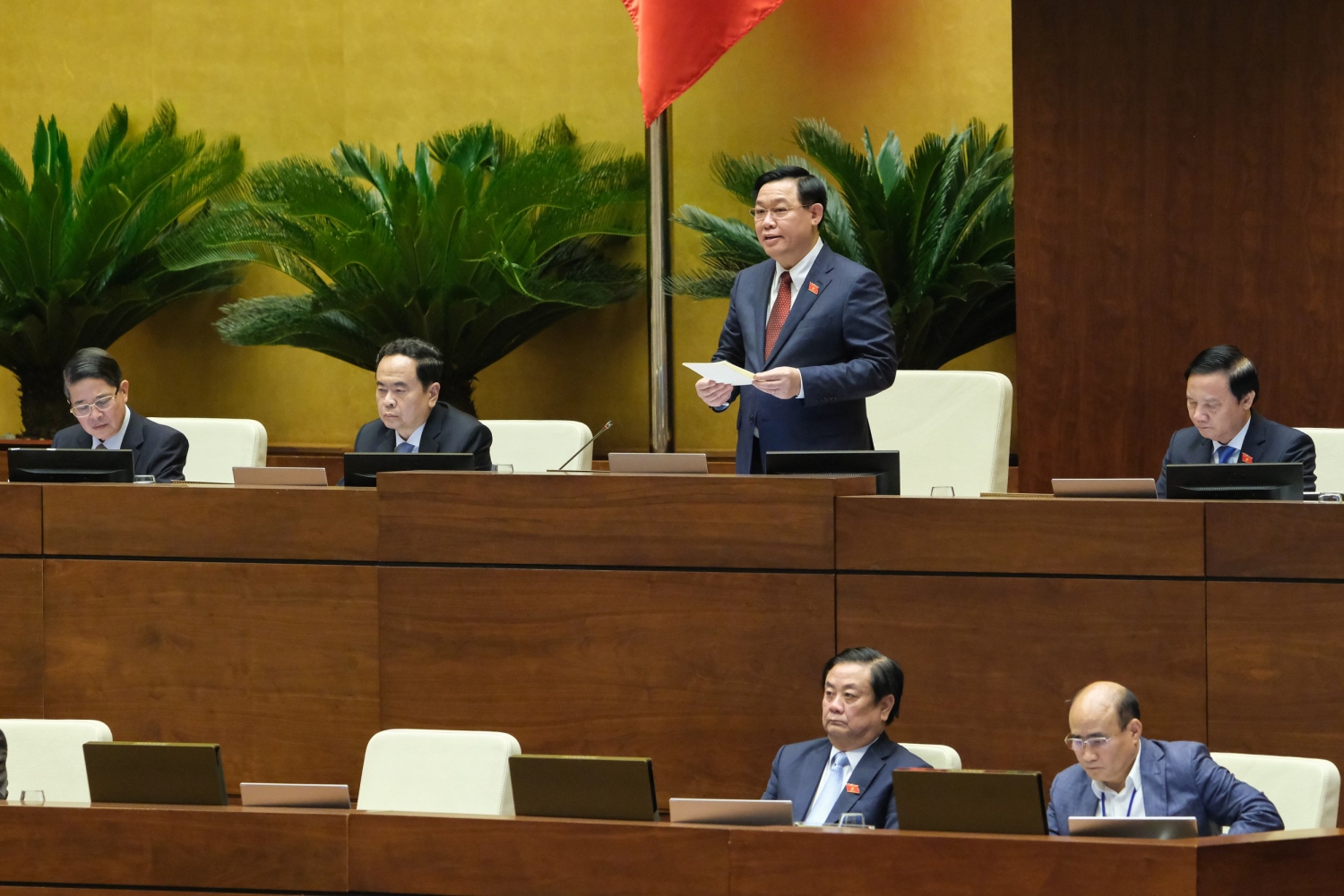 7 6 vuong dinh hue