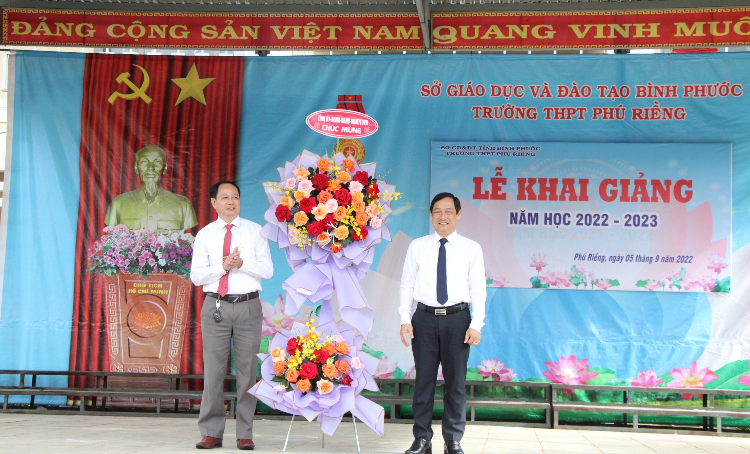 khai giang 1