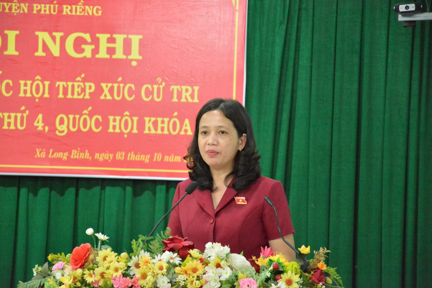 Phó Trưởng Đoàn chuyên trách, phụ trách Đoàn đại biểu Quốc hội tỉnh Điểu Huỳnh Sang phát biểu với cử tri của phường Sơn Giang, thị xã Phước Long