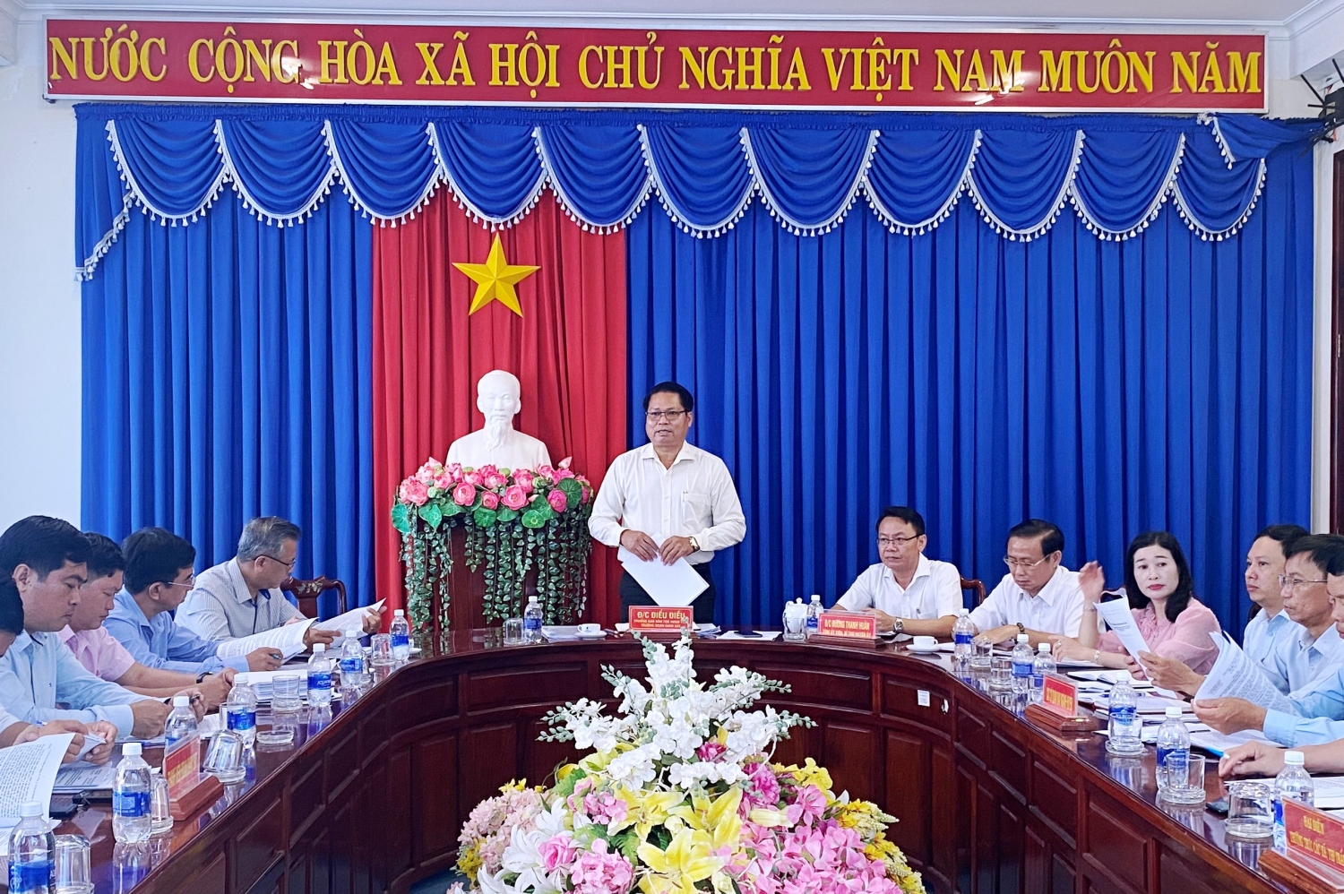 truong ban Dan tộc HĐND tỉnh phát biểu tại UBND huyện Bù Đốp