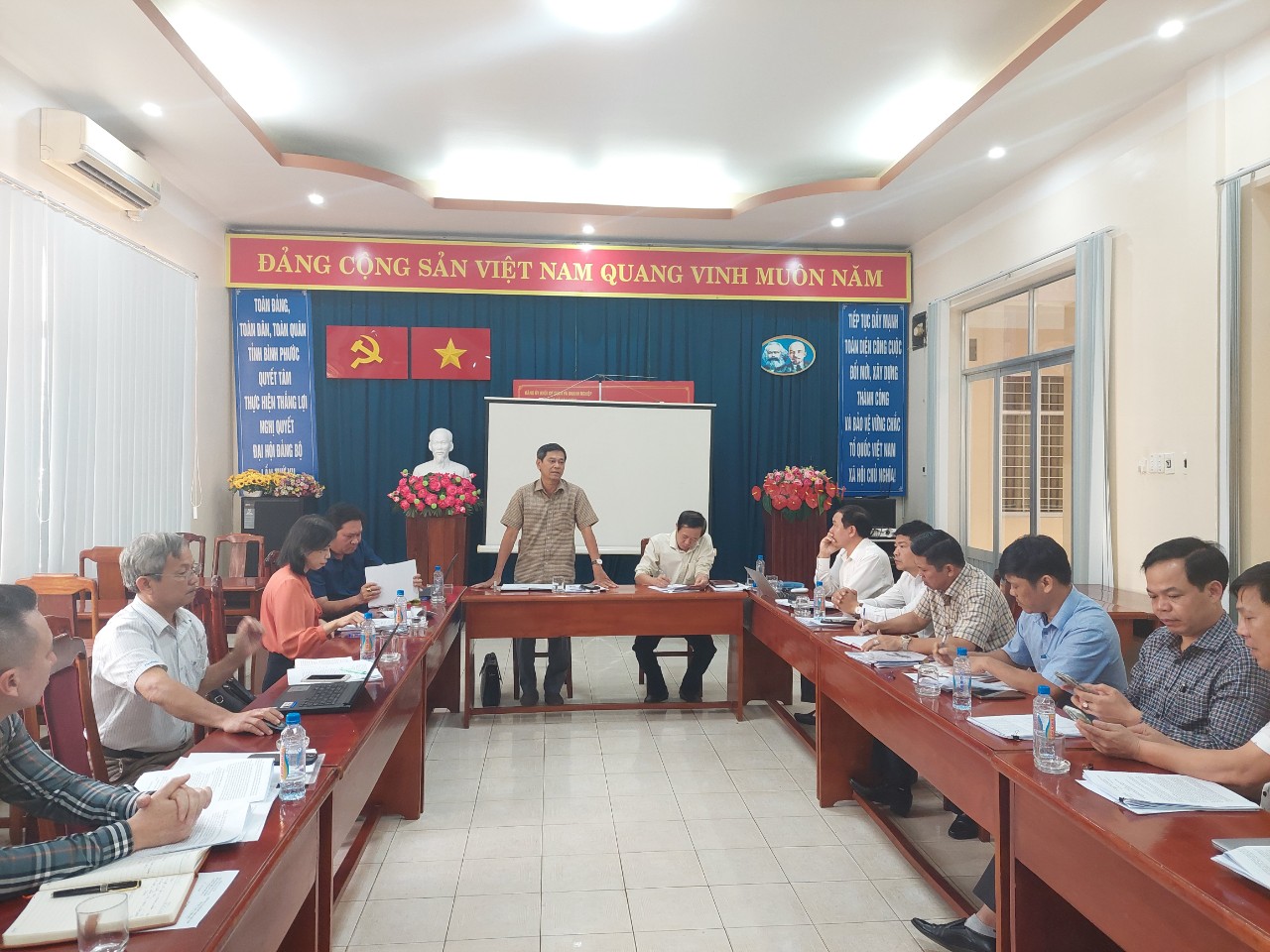 anh khao sat suoi cam