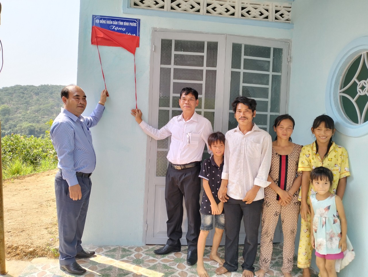 anh hải khánh thành nhà tình thương