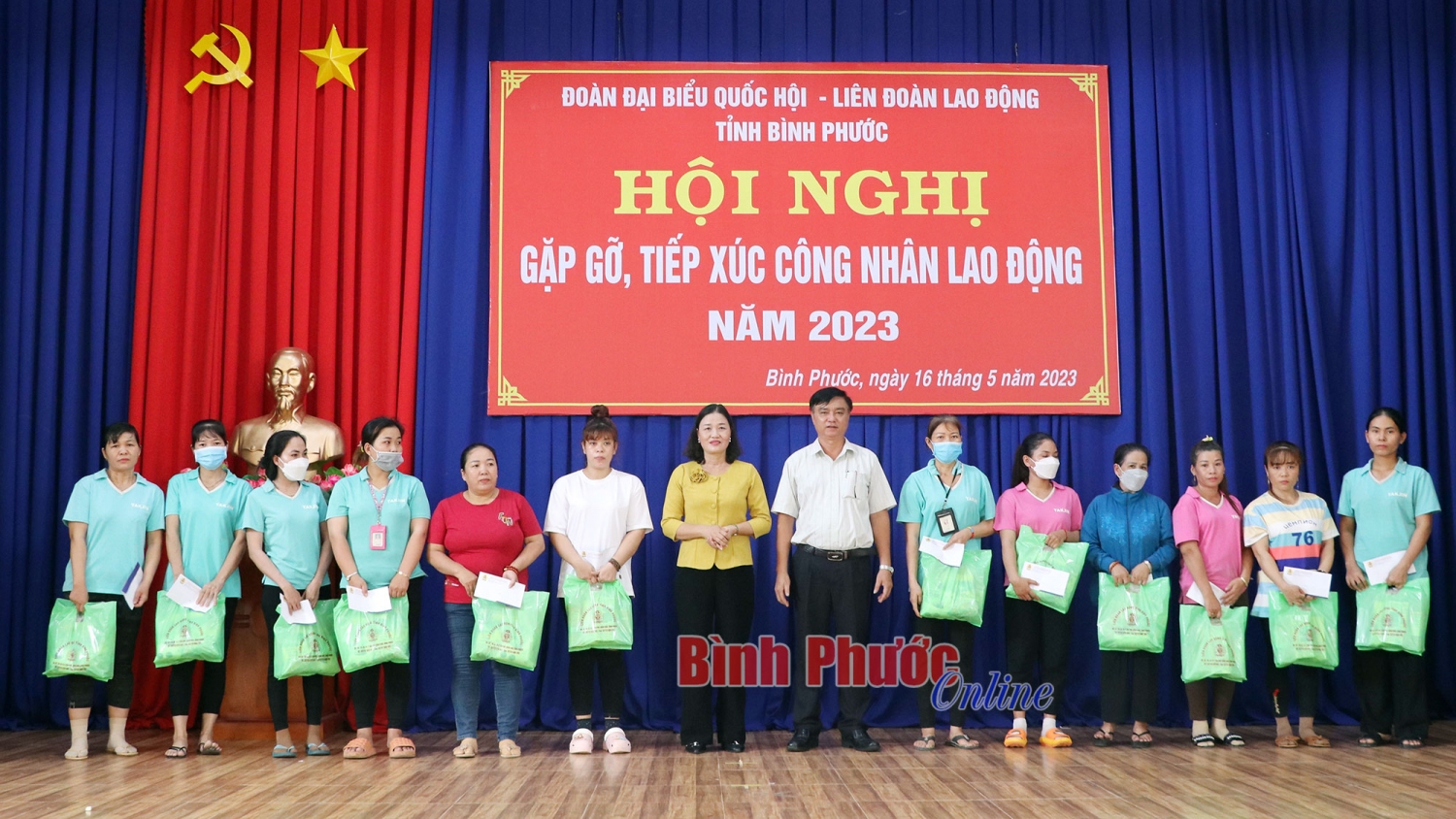 anh công nhân 12