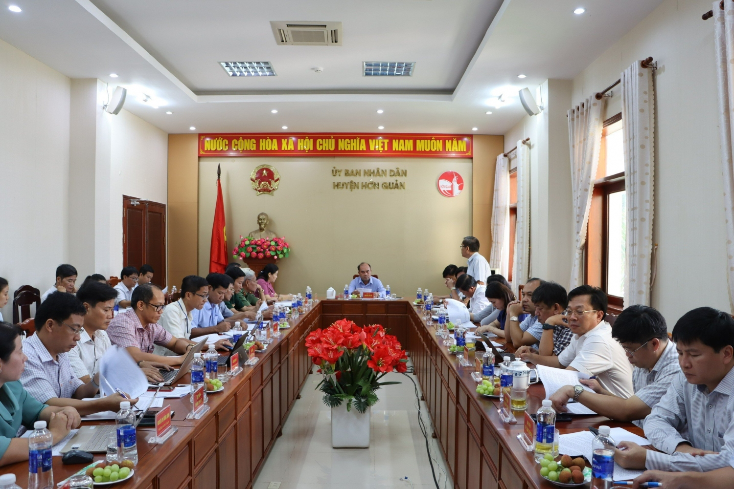 ảnh họp Hơn Quản 2