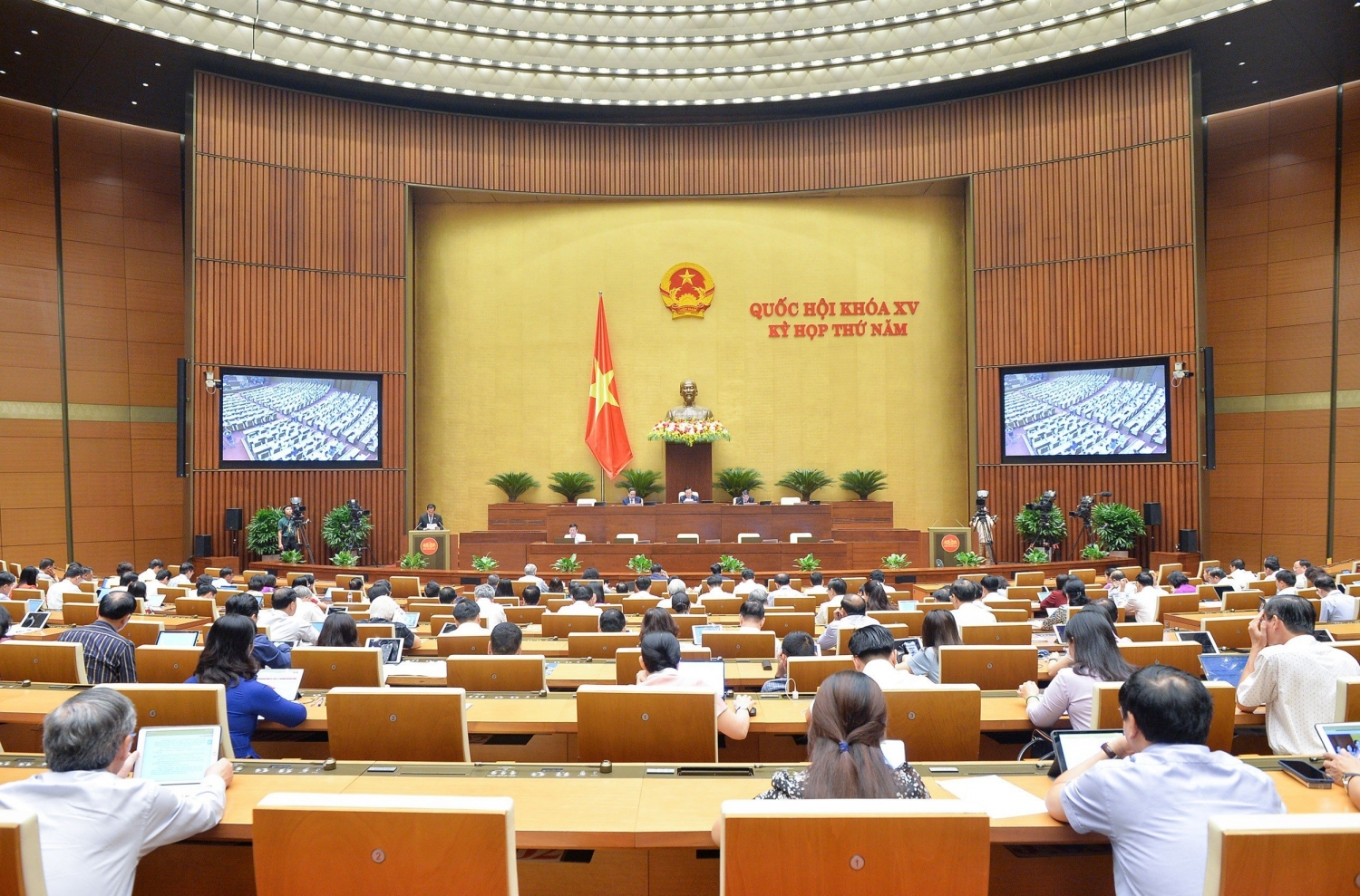 Toàn cảnh phiên họp 24 5