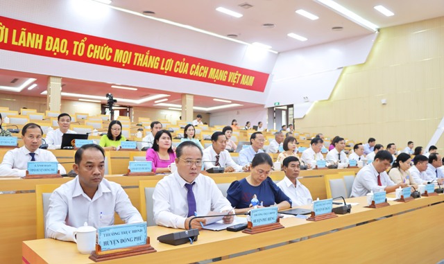 Đại biểu dự họp 11