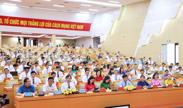 Toàn cảnh họp 11
