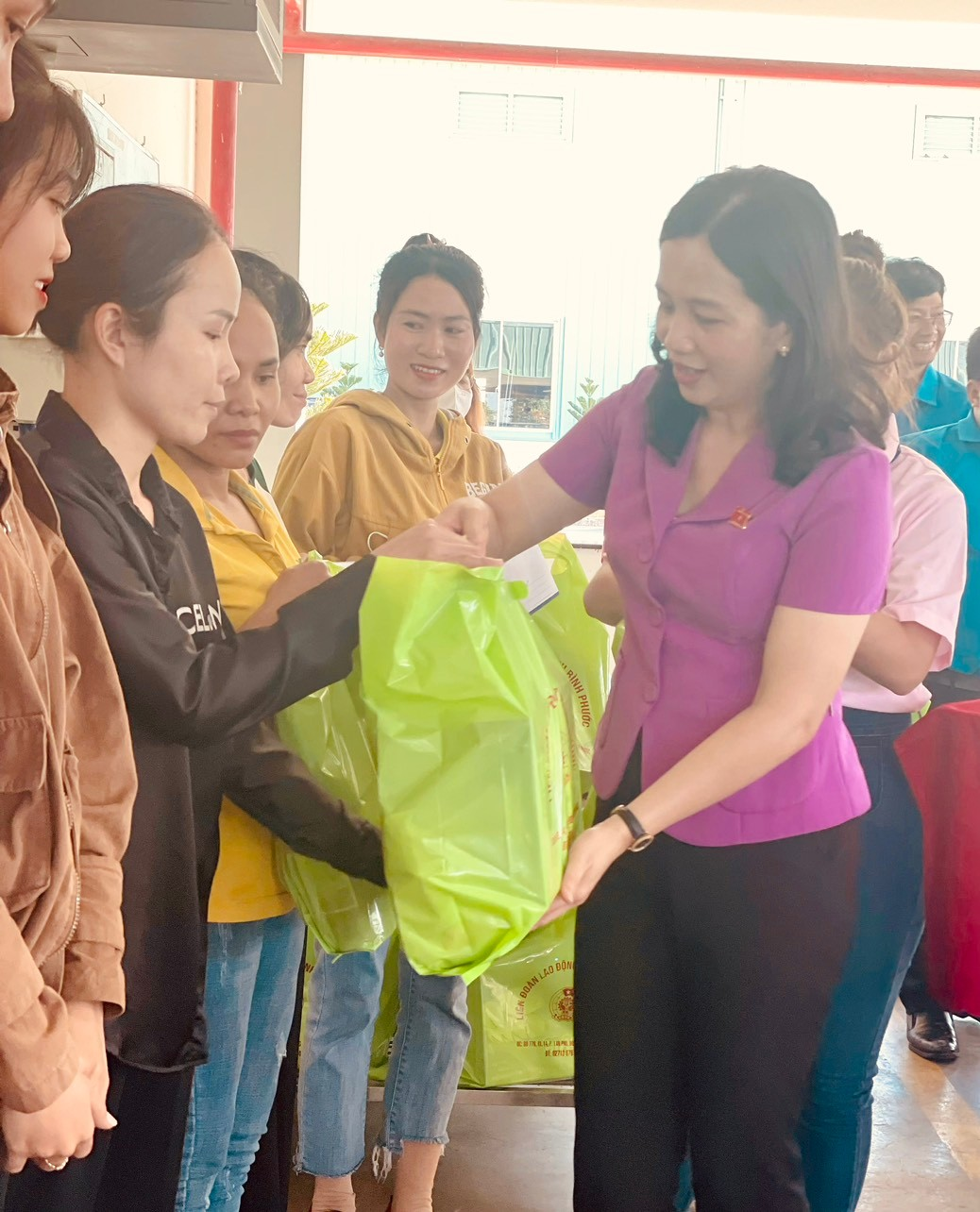 chúc tết công nhân 2