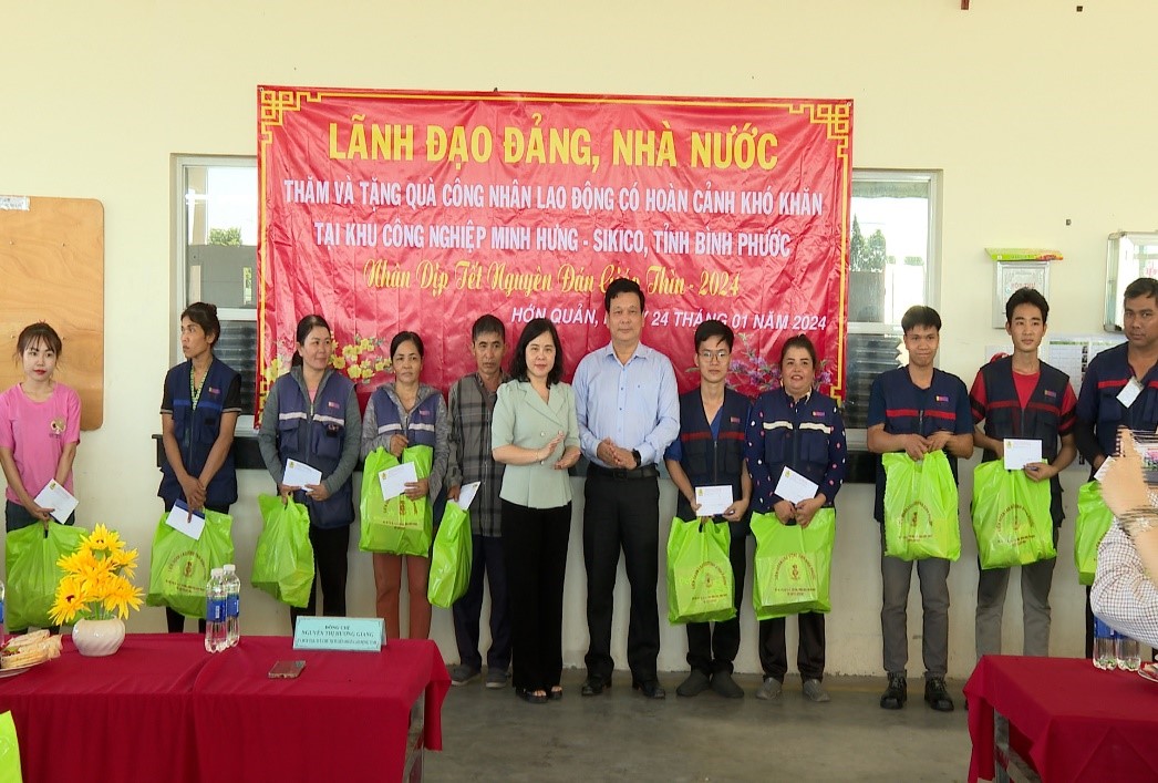 Đoàn ĐBQH chúc tết HQ 4