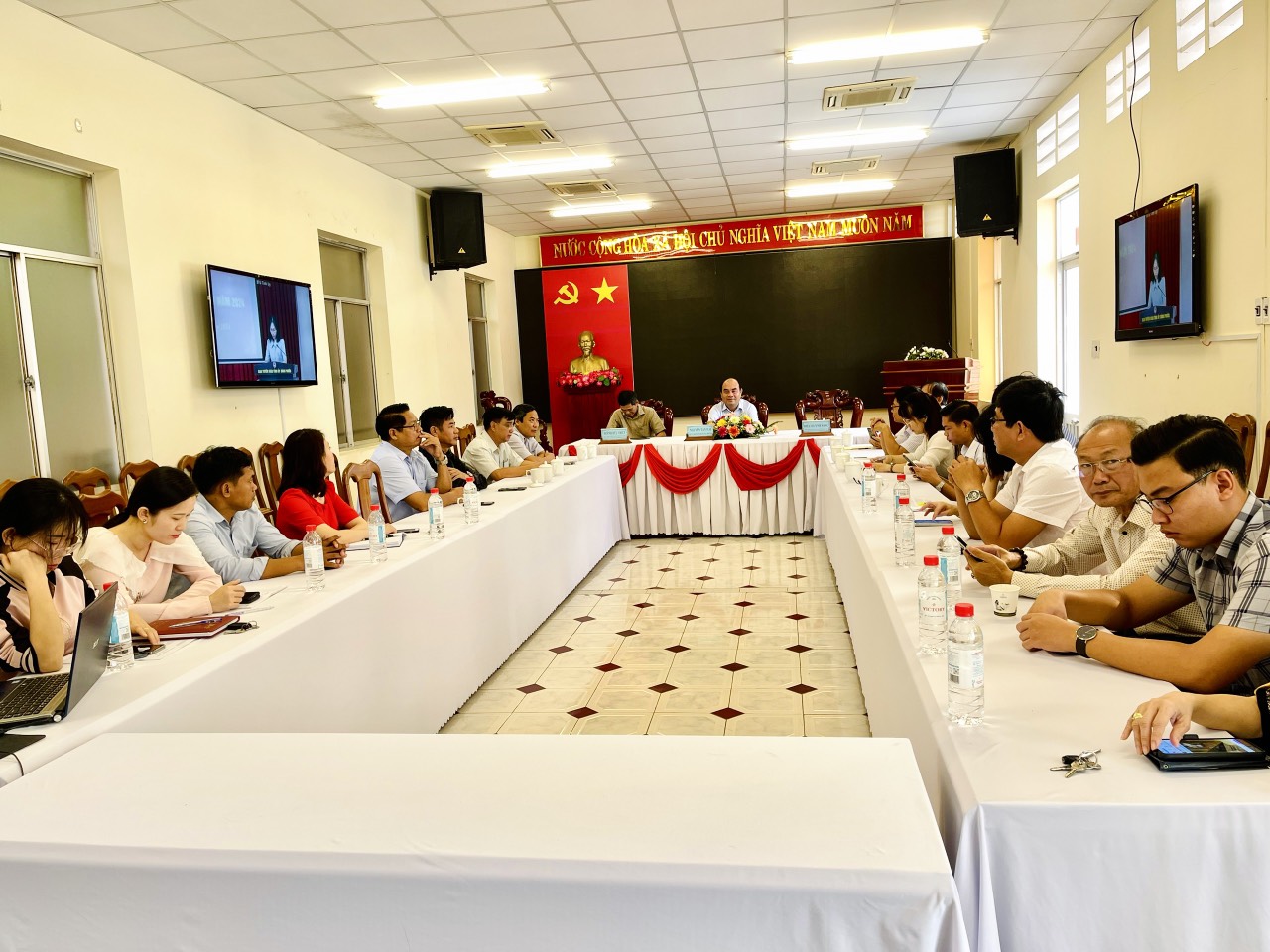 hn trực tuyến