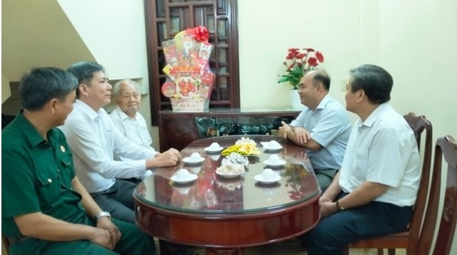 chúc tết BL 2