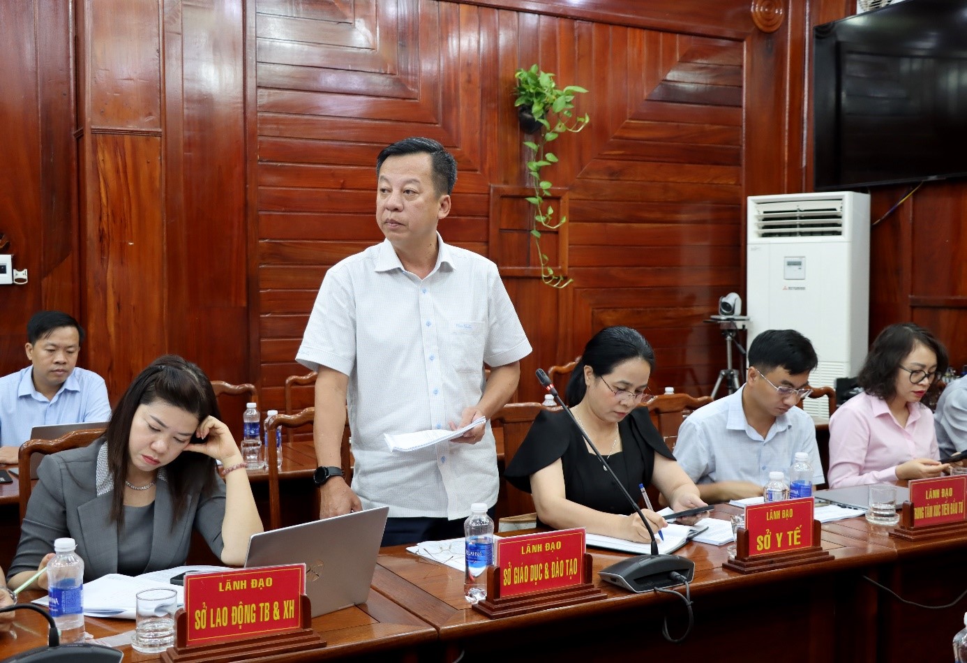 Ảnh ĐBQH GS tại UBND tỉnh 1