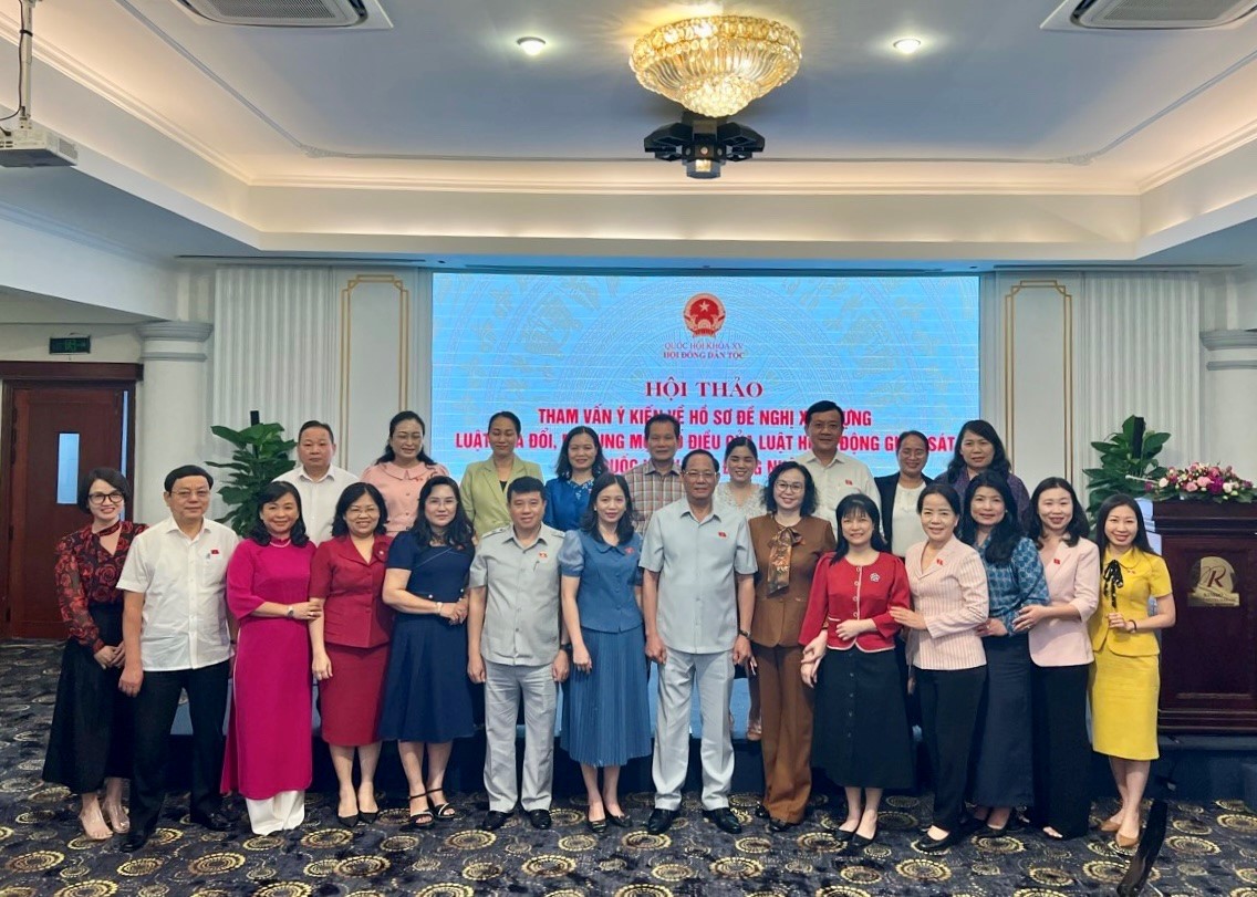 Ảnh ĐBQH họp Hội nghị cho ý kiến 3
