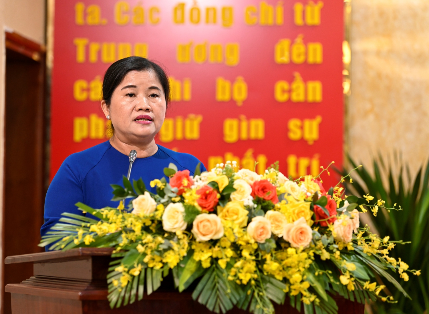 CHỊ HIỀN HỌP 13