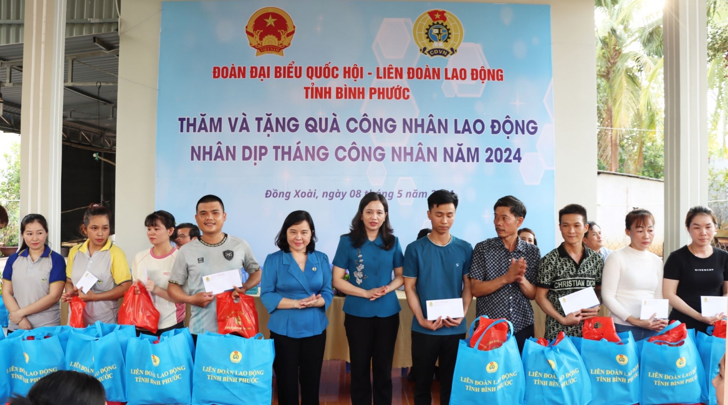 chiều 8 5 tặng quà