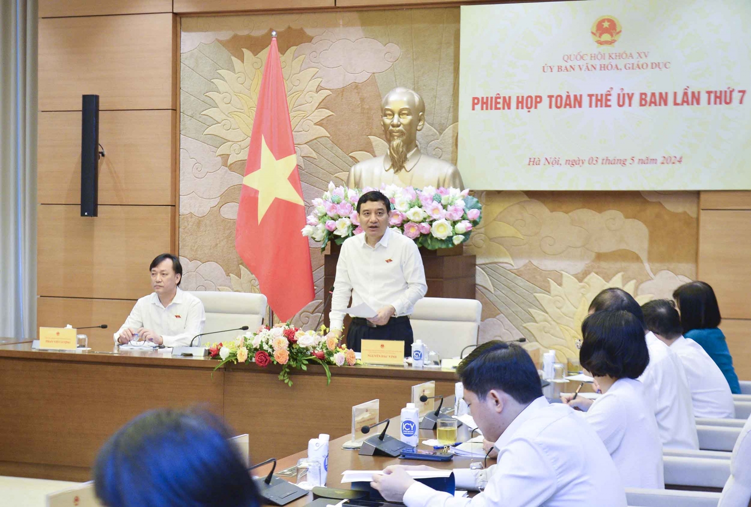CHỦ NHIỆM ỦY BAN VH