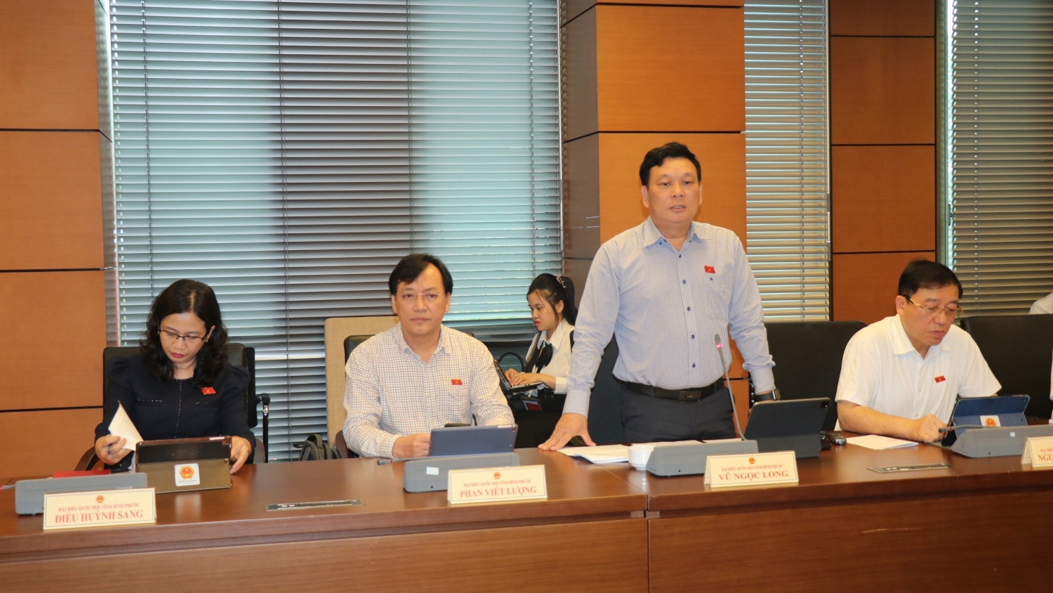 ẢNH HỌP QH 2 20 6