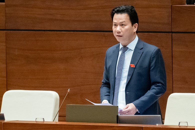 Bộ trưởng Bộ Tài nguyên và Môi trường Đặng Quốc Khánh báo cáo một số vấn đề liên quan nội dung chất vấn