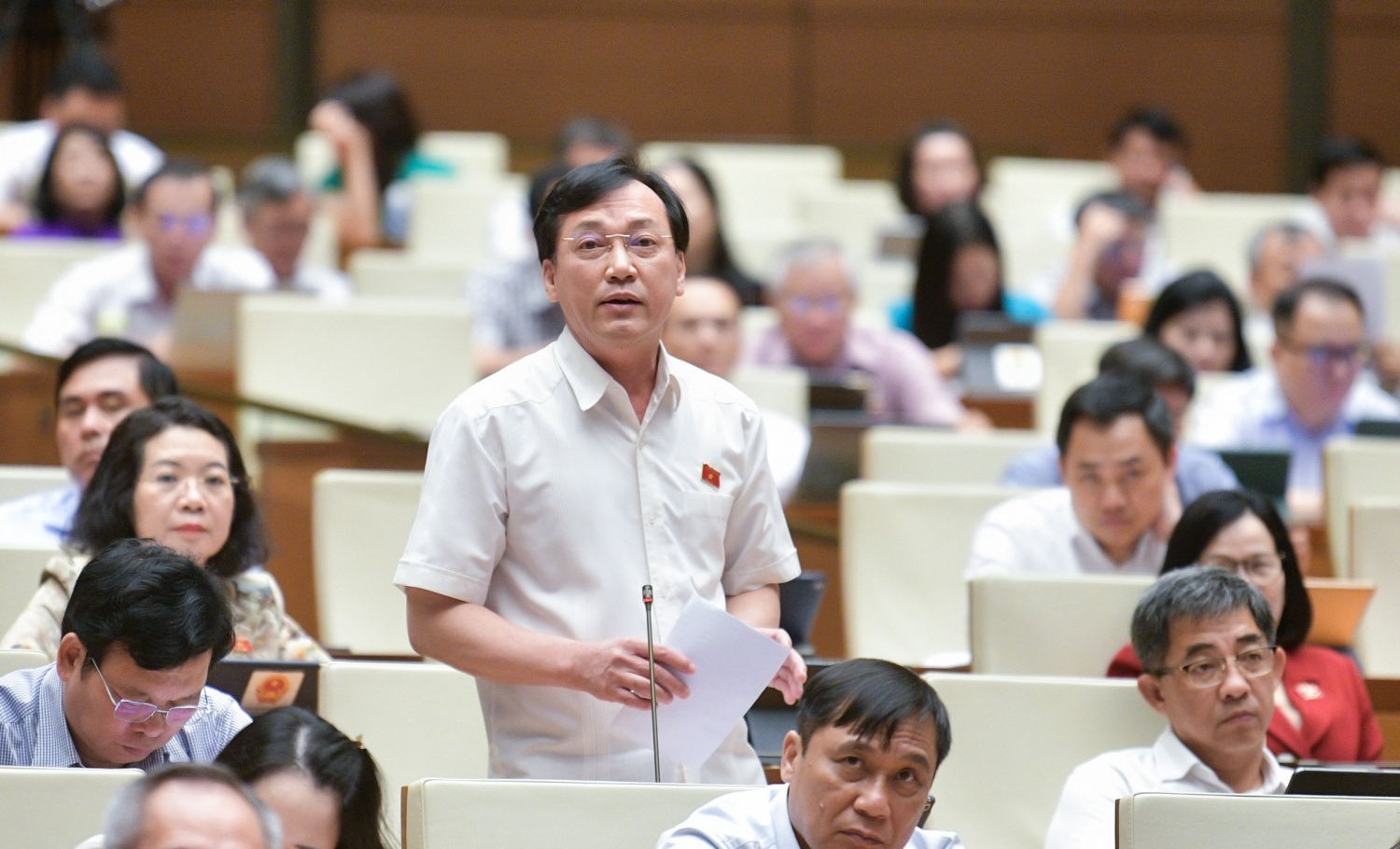 Đại biểu Quốc hội tỉnh Bình Phước Phan Viết Lượng chất vấn Tổng Kiểm toán Nhà nước Ngô Văn Tuấn