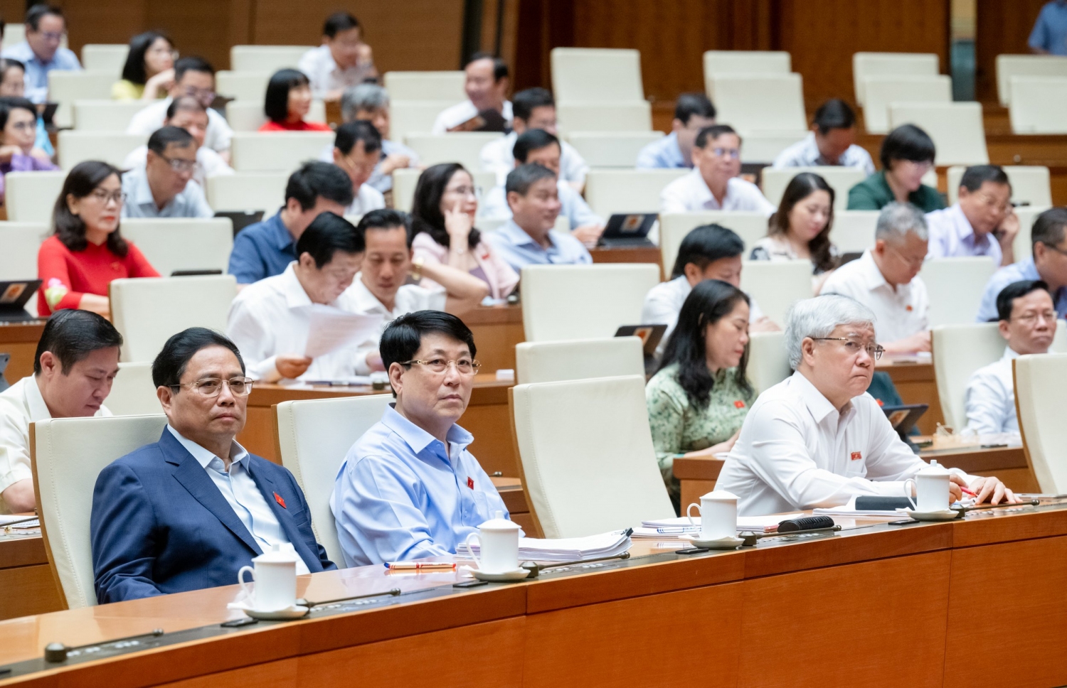 Thủ tướng Chính phủ Phạm Minh Chính và các đại biểu tại phiên chất vấn và trả lời chất vấn sáng ngày 04 4 2024