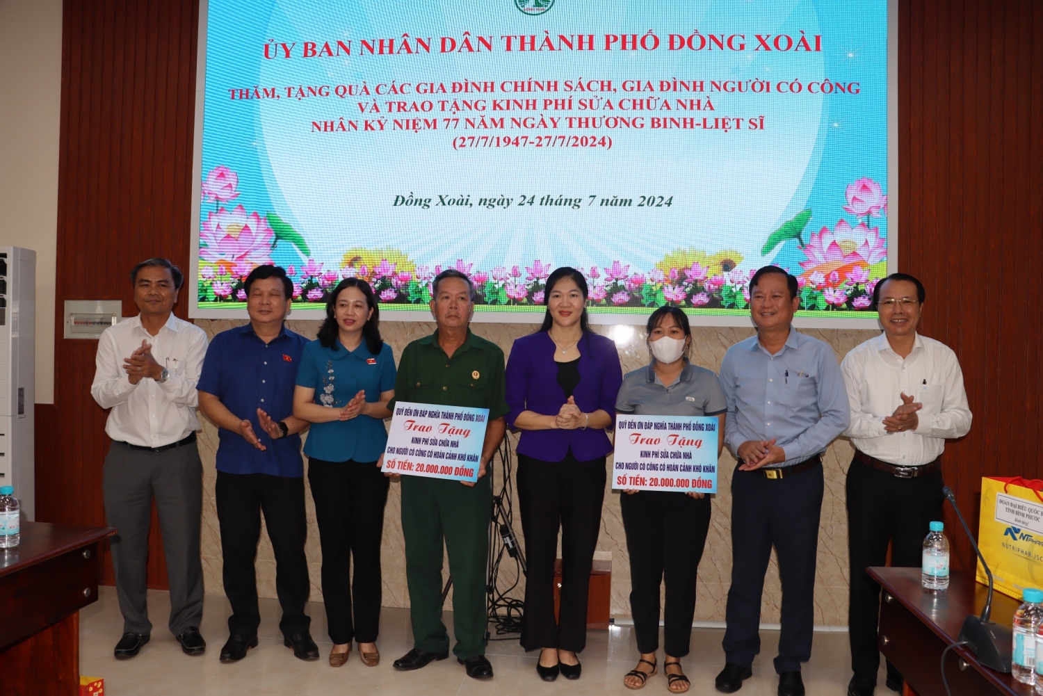 chị sang tặng quà 9