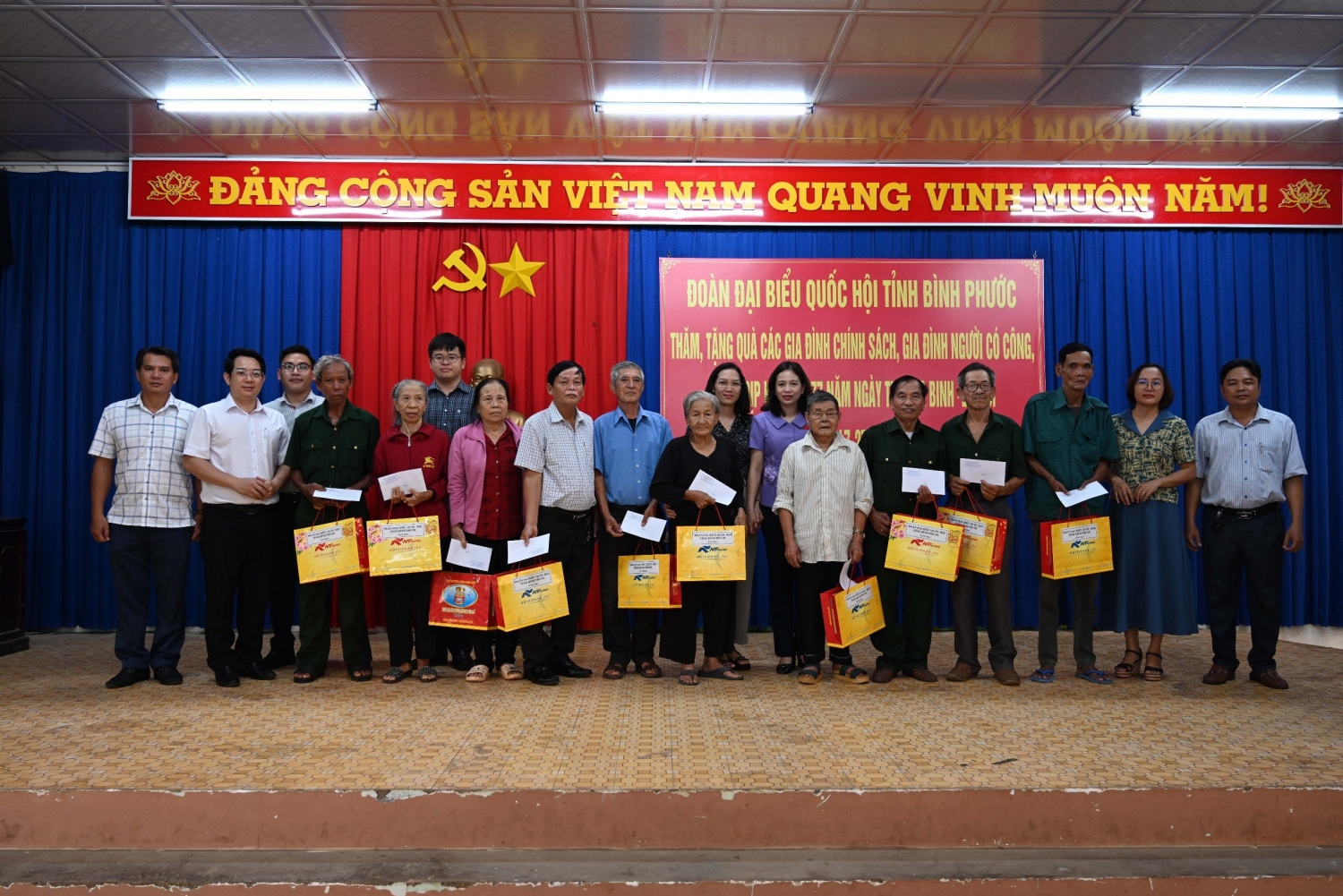 TANG QUA 27 7 3