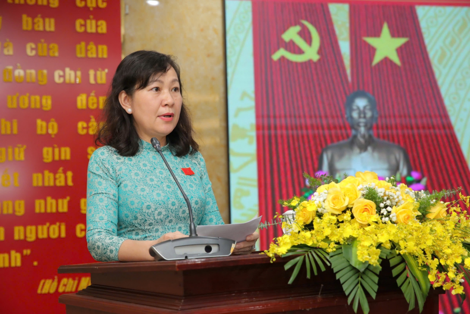 chị hằng họp 17