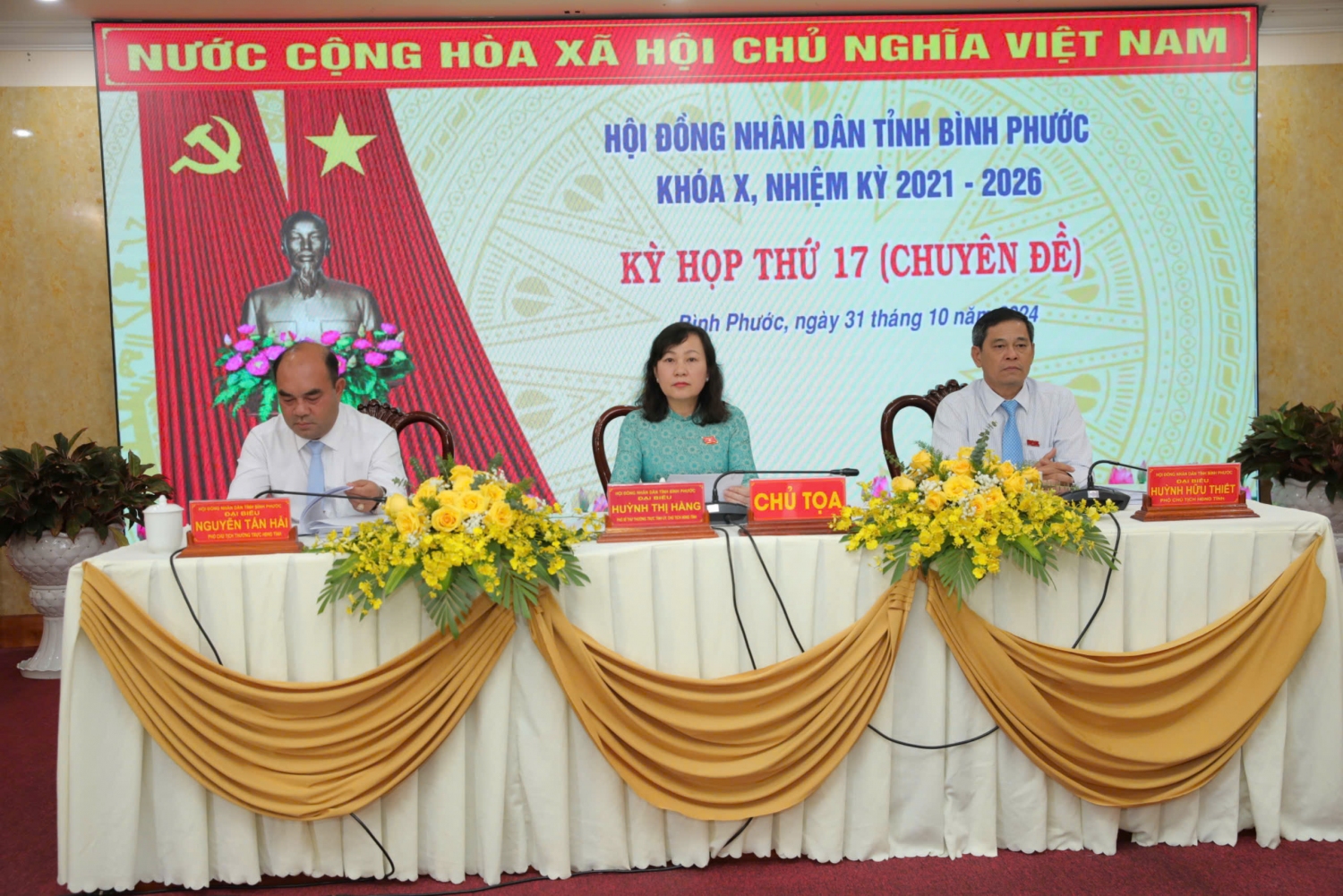 chủ tọa họp 17