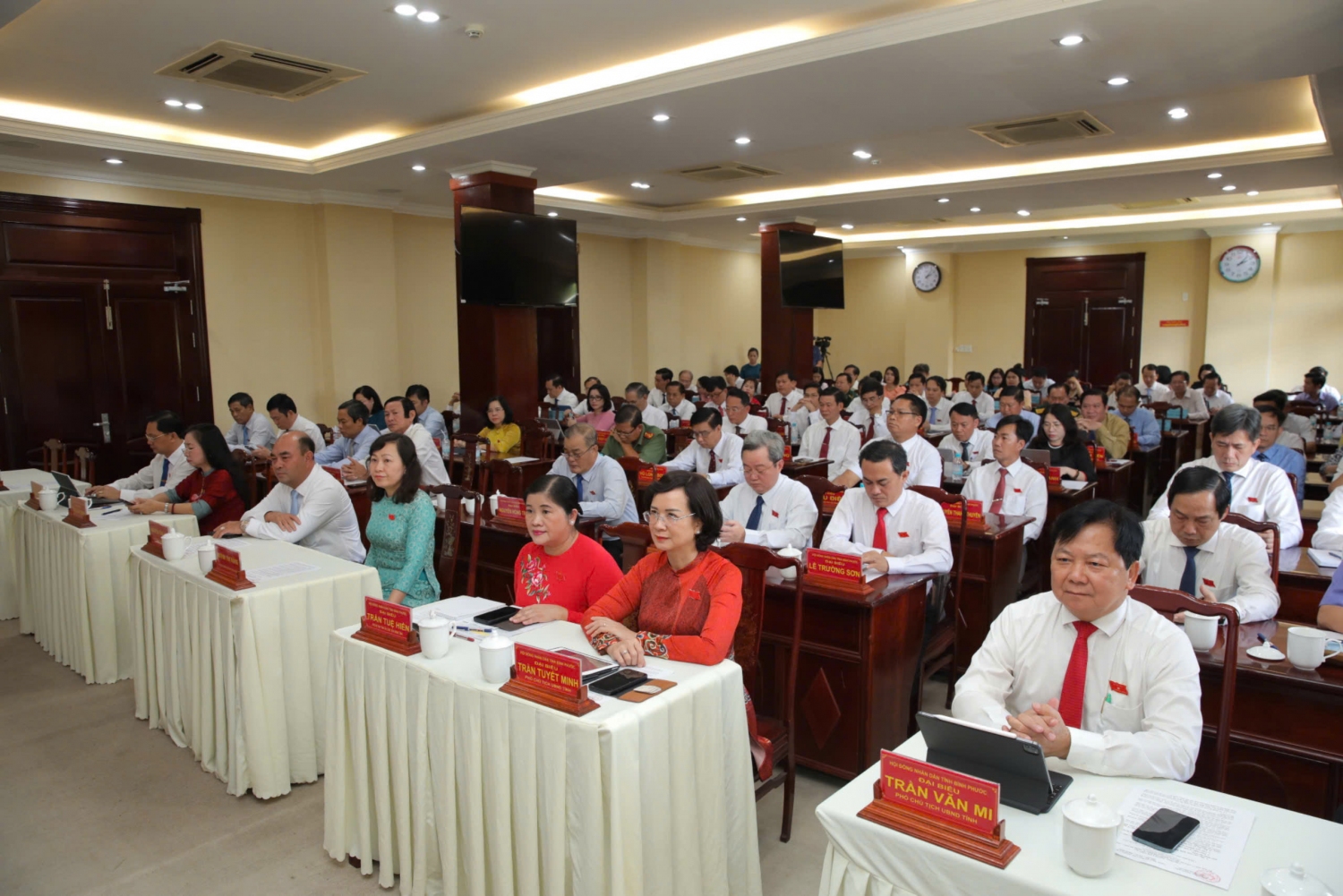 toàn cảnh họp 17