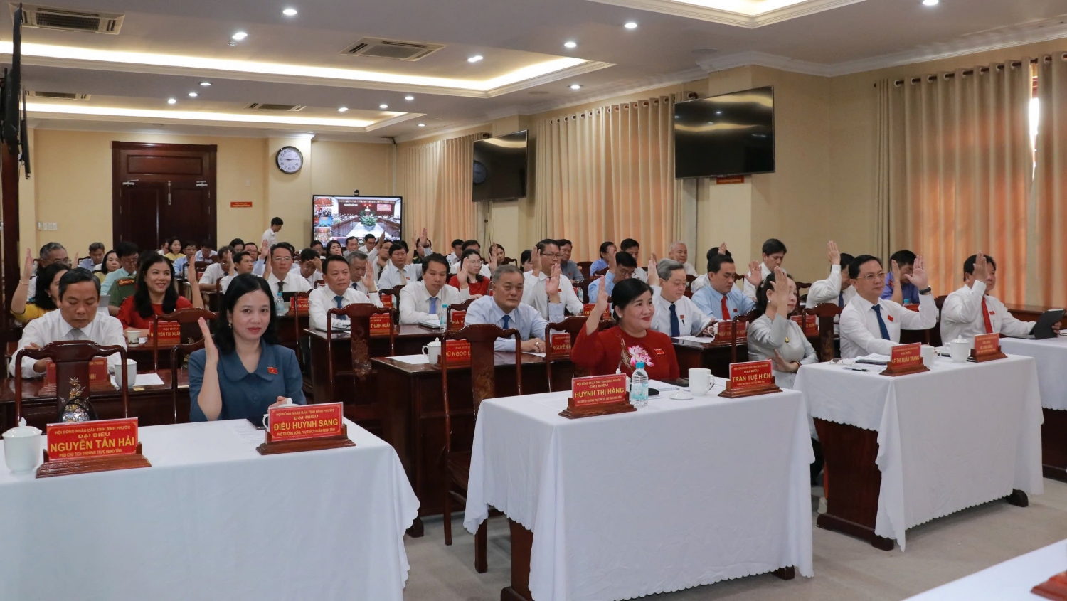 biểu quyết họp 19