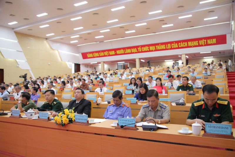toàn cảnh họp 18