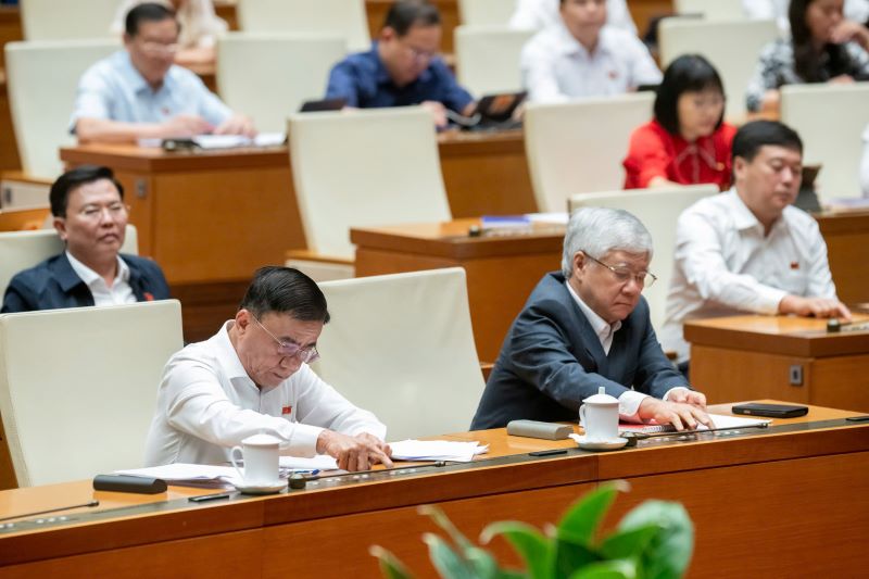 QH bieu quyet thong qua đê nghị sửa đổi hiến phap 1