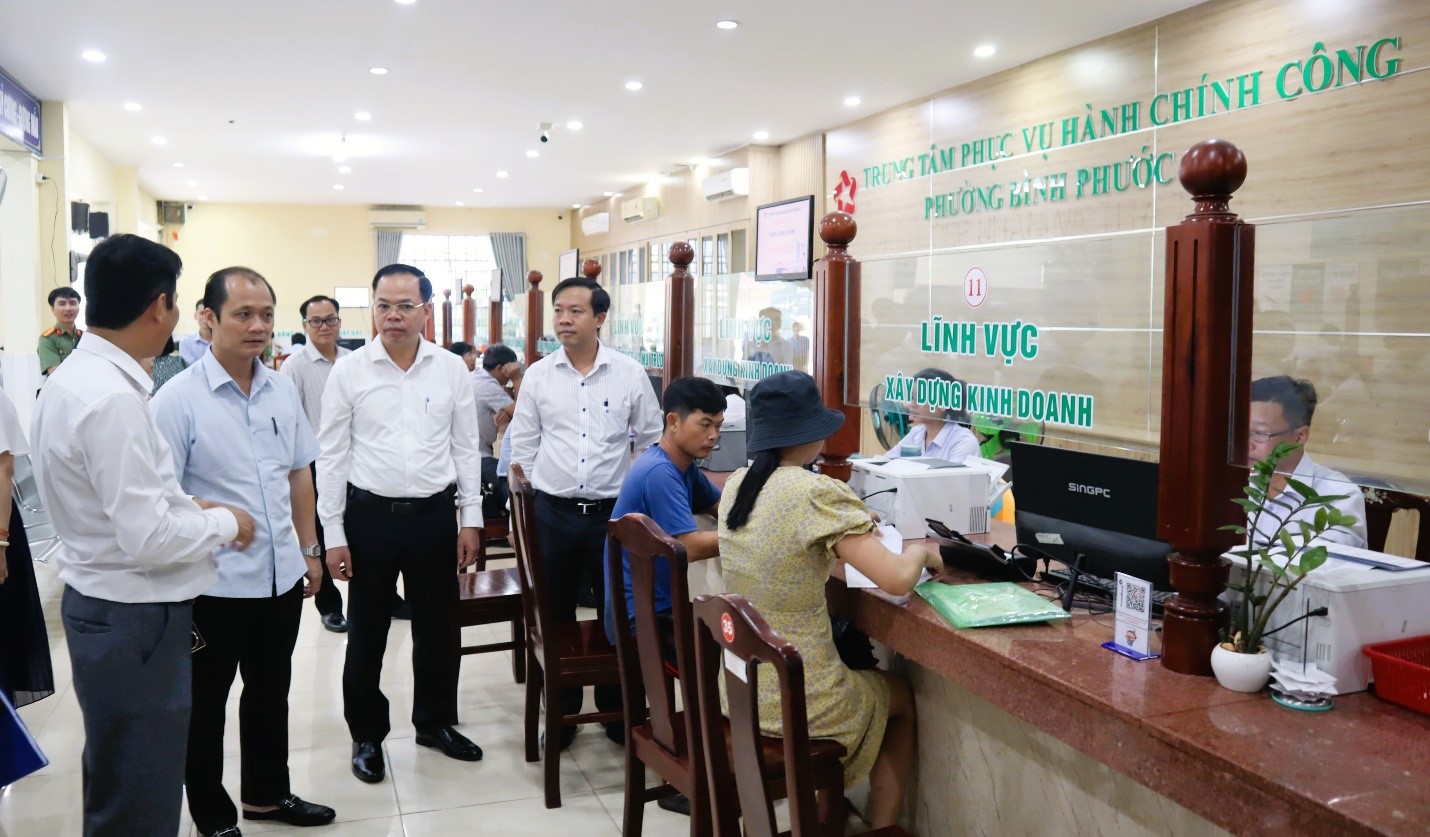 Tỉnh ủy viên, Giám đốc sở Nông nghiệp và Môi trường tỉnh Nguyễn Tuấn Anh khảo sát Trung tâm Phục vụ hành chính công phường Bình Phước ngày 16 7 2025