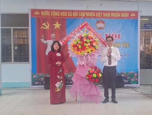 Phó chủ tịch HĐND tỉnh tham dự ngày hội Đại đoàn kết toàn dân tộc 