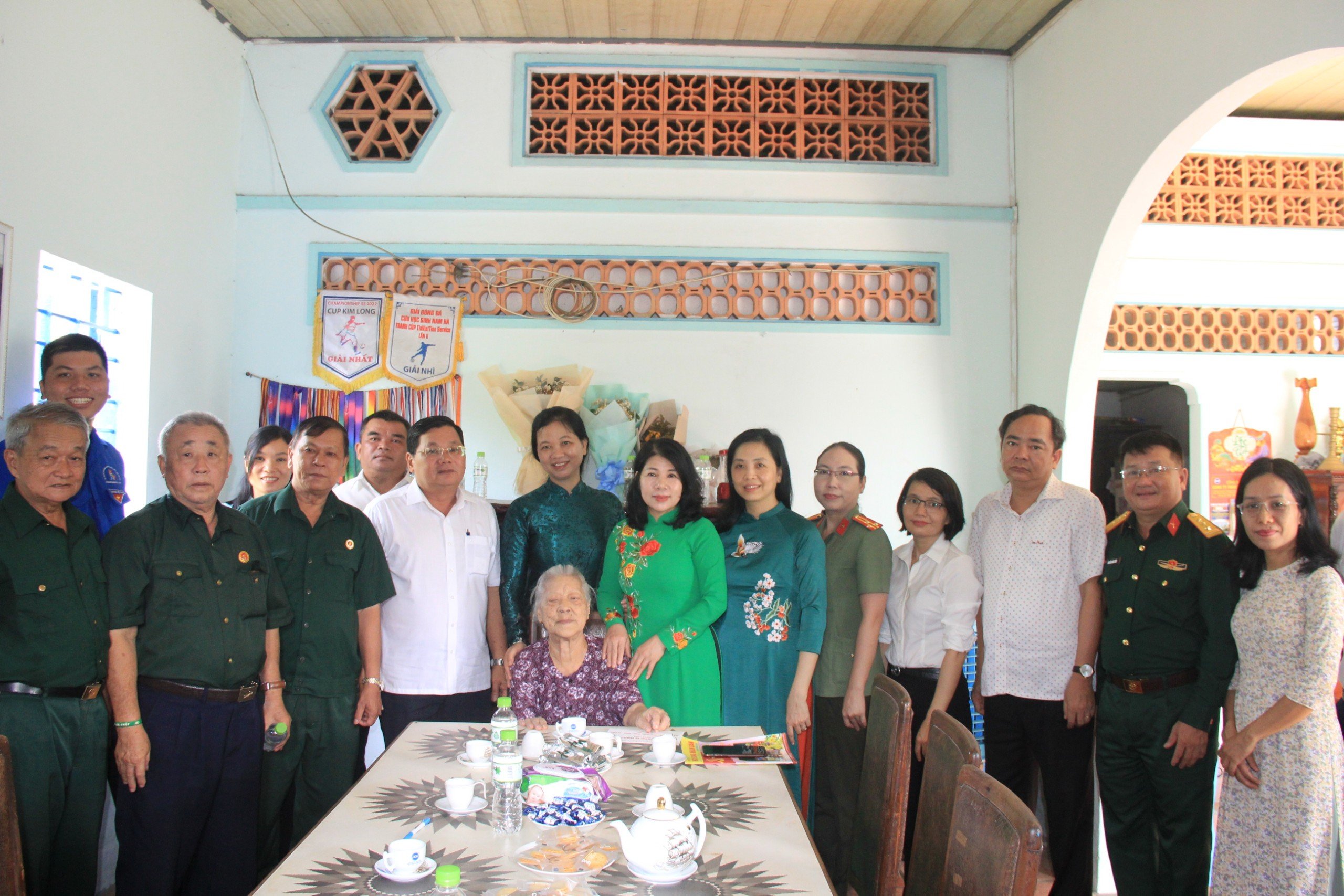 hinh tham cac  cụ chien si dien bien.jpg