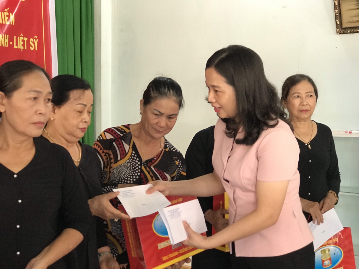 tặng quà 2