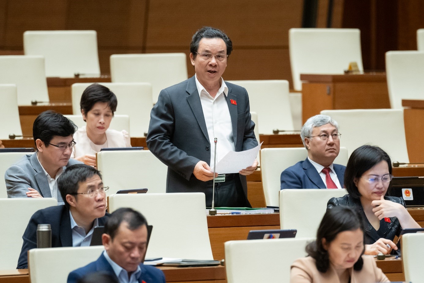 ĐBQH CHẤT VẤN