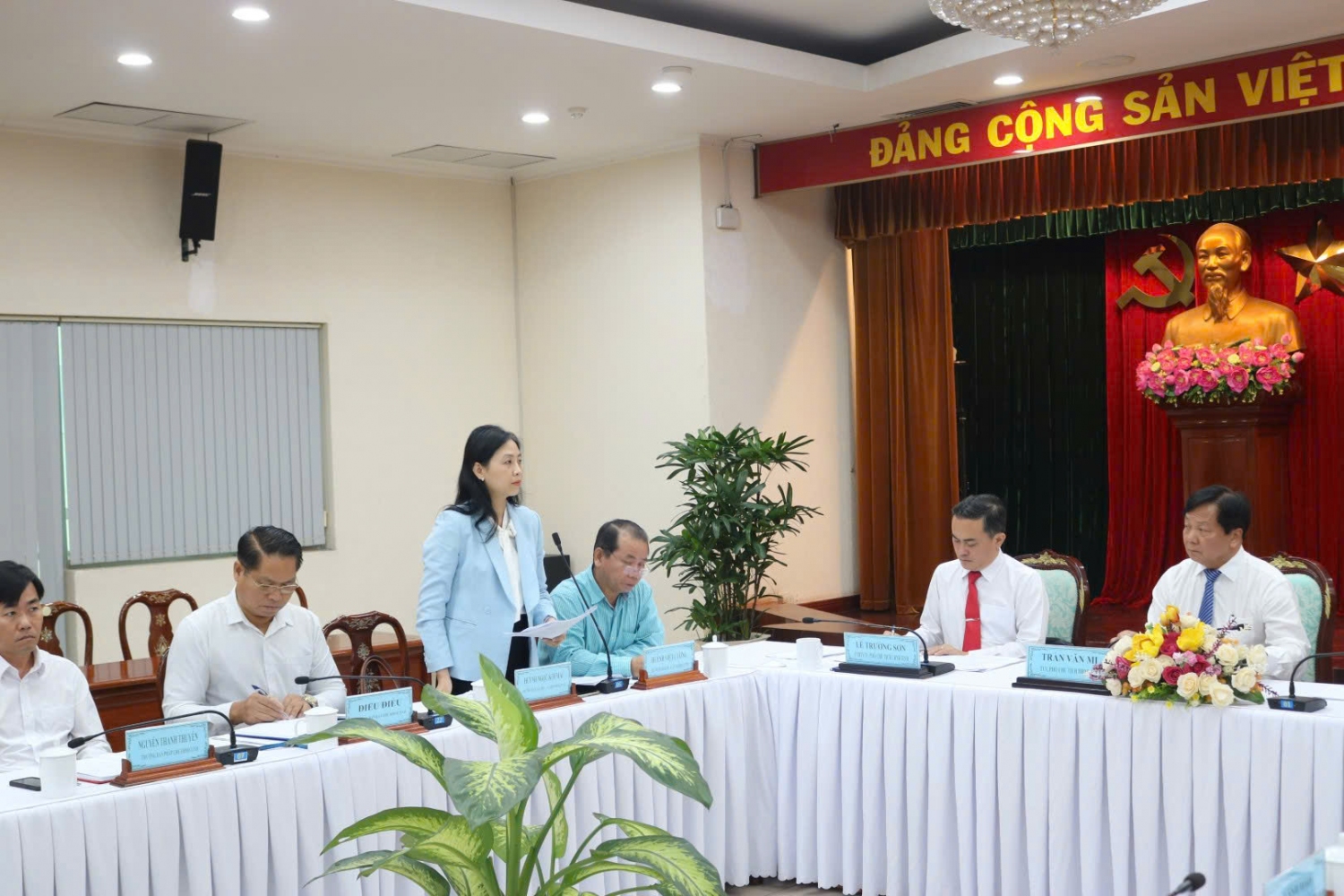 Đại biểu HĐND tỉnh Huỳnh Ngọc Kim Mai phát biểu tại Hội nghị thống nhất nội dung, chương trình Kỳ họp chuyên đề và Kỳ họp thường lệ cuối năm 2025